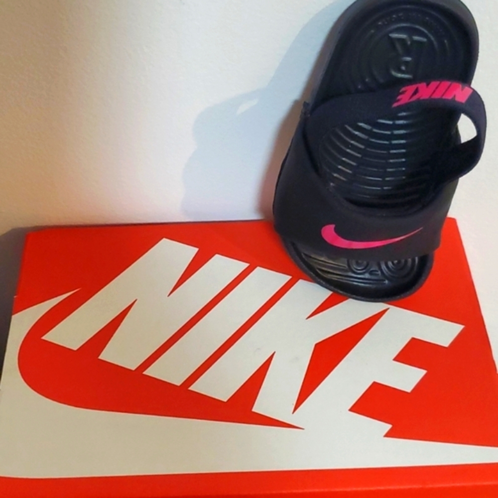 NIKE toddler slides - Having Garage Sale This Weekend - Must Go!!!